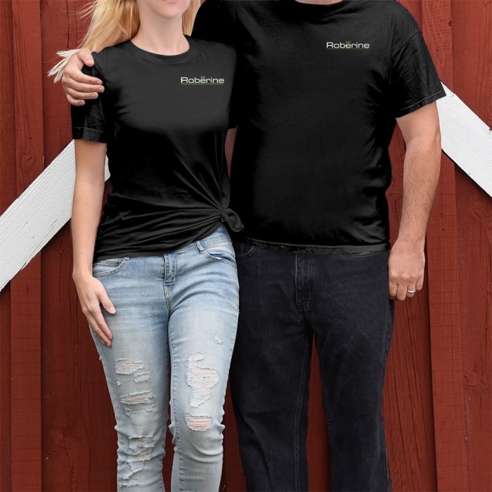rustic-couple-t-shirt-mockup-roberine-vierkant-online.jpg
